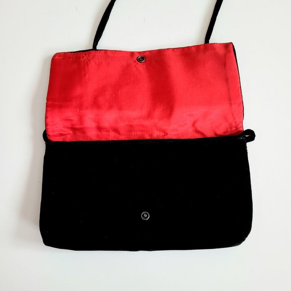 Black velvet crossbody purse with embroidered flowers. - Picture 4 of 5